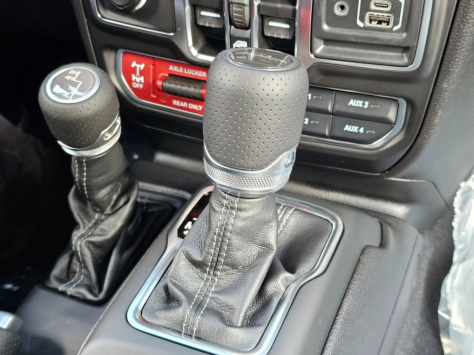 New 2026 Jeep Gladiator Mojave image 16