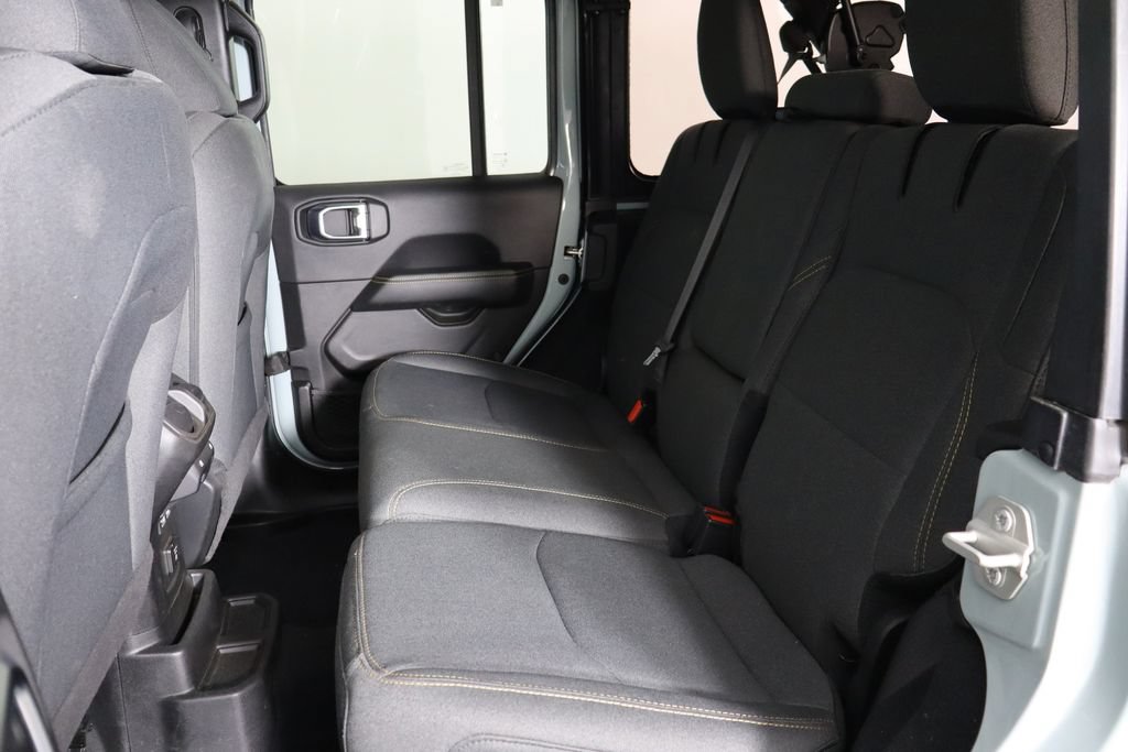 Used 2024 Jeep Wrangler Unlimited Sahara AWD/4WD image 16