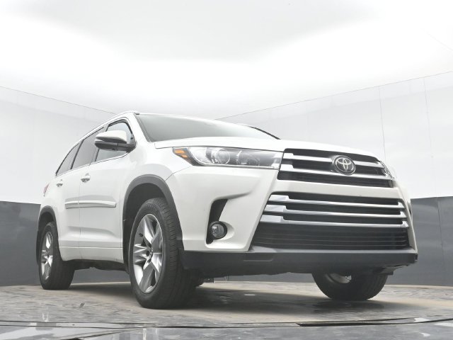 Used 2017 Toyota Highlander Limited AWD/4WD image 28