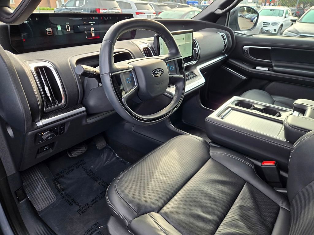 Used 2025 Ford Expedition Platinum w/ Stealth Appearance Package AWD/4WD image 12