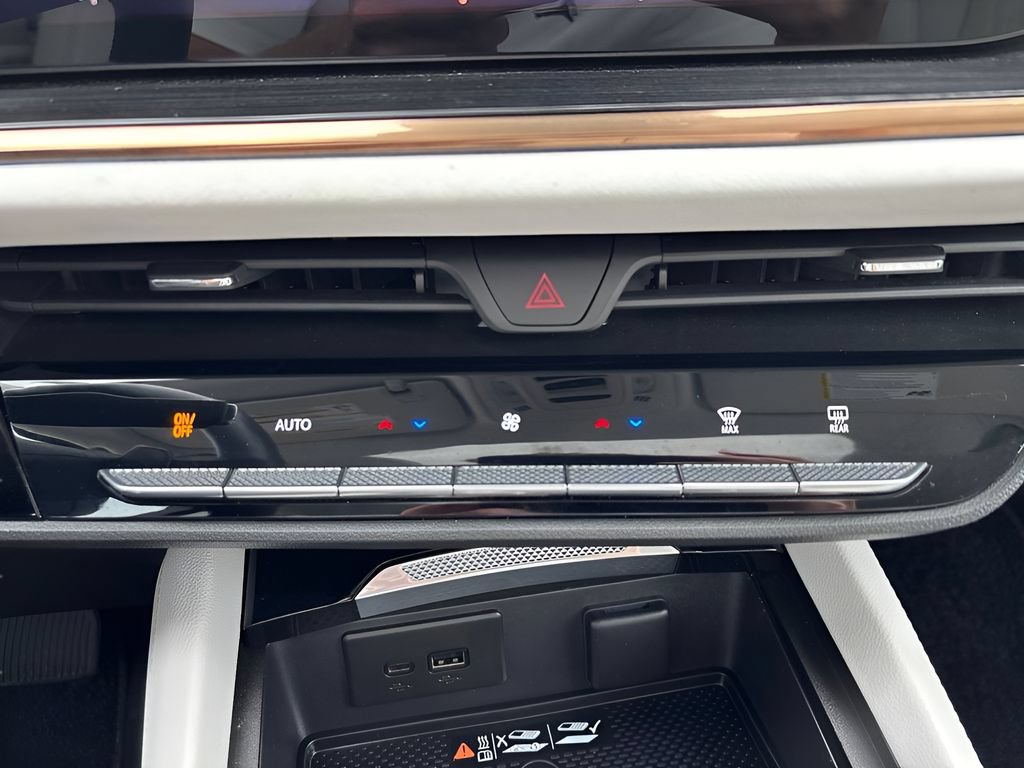 Used 2024 Buick Envision Avenir AWD/4WD image 22