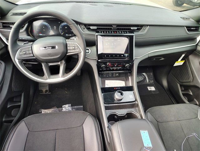 New 2025 Jeep Grand Cherokee L Altitude image 16