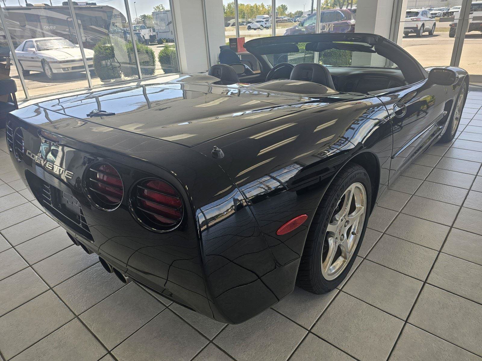 Used 2001 Chevrolet Corvette Convertible w/ Preferred Equipment Group2 RWD image 5