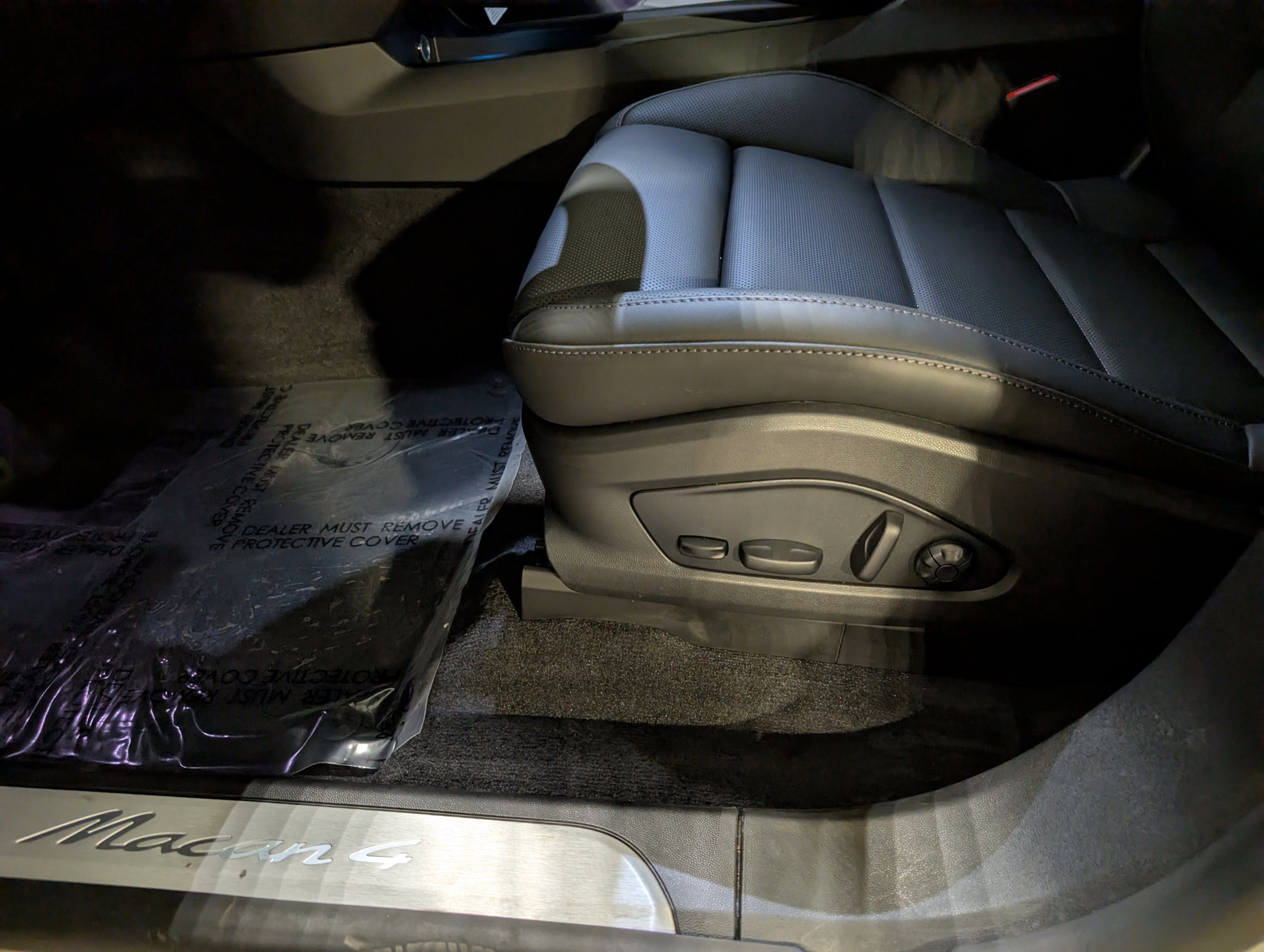 New 2026 Porsche Macan 4 Electric image 20