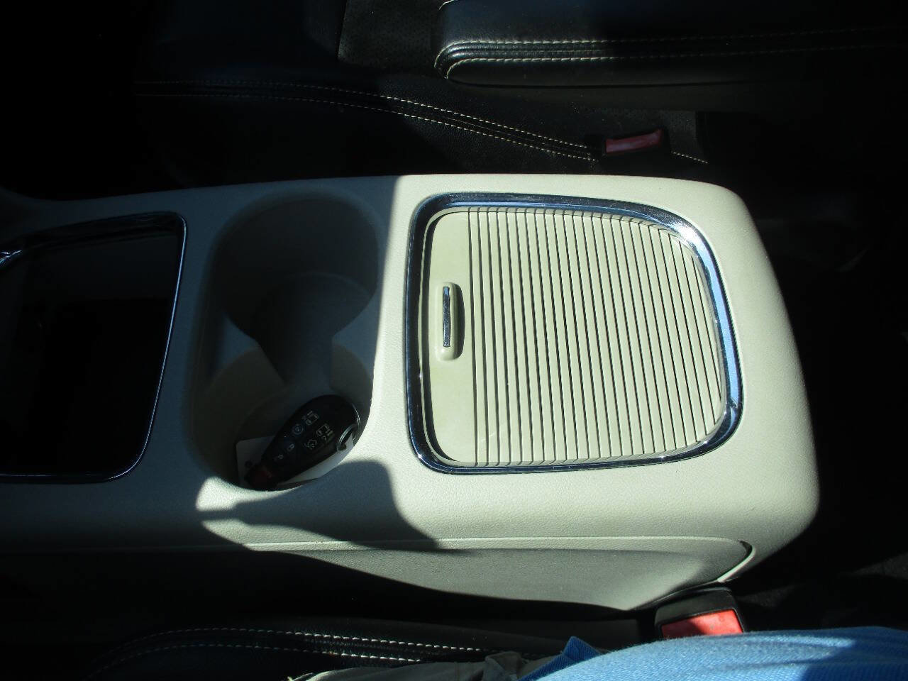 Used 2018 Dodge Grand Caravan SXT image 27