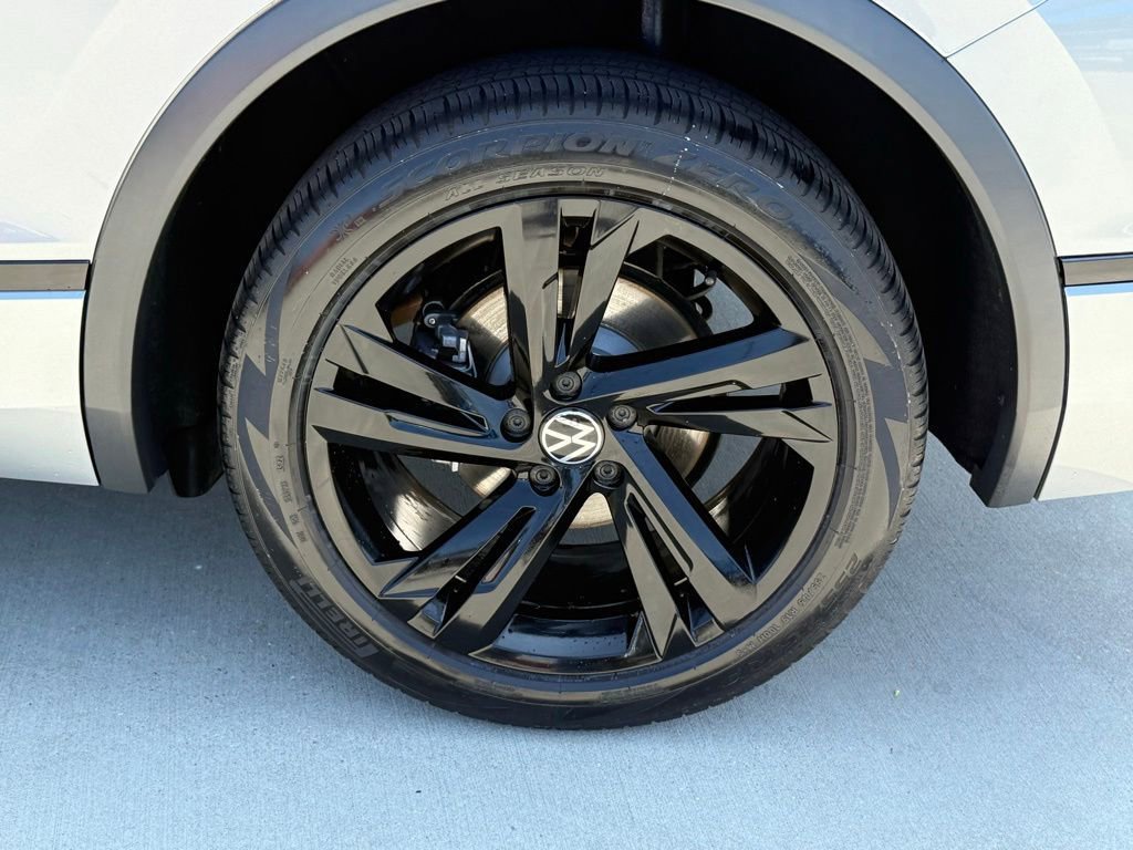 Used 2023 Volkswagen Tiguan SE R-Line FWD image 8