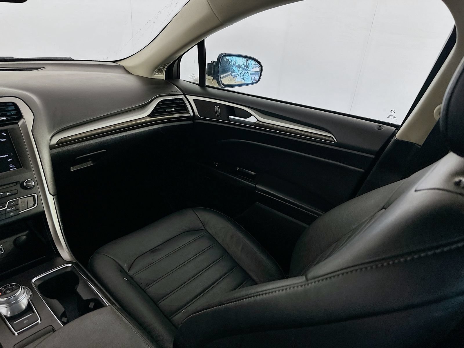 Used 2017 Ford Fusion SE w/ Fusion SE Technology Package FWD image 22