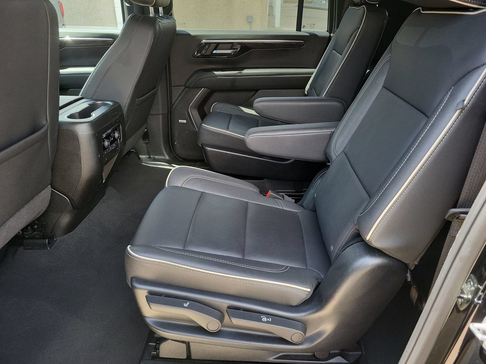 Certified 2025 Chevrolet Suburban Premier AWD/4WD image 24