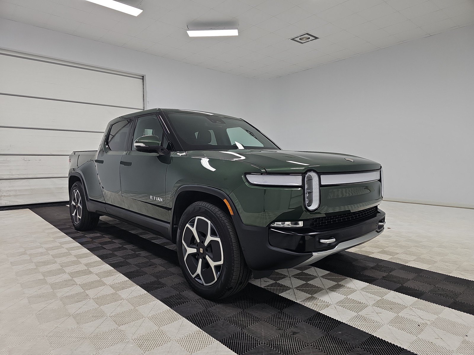 Used 2024 Rivian R1T Adventure AWD/4WD image 7