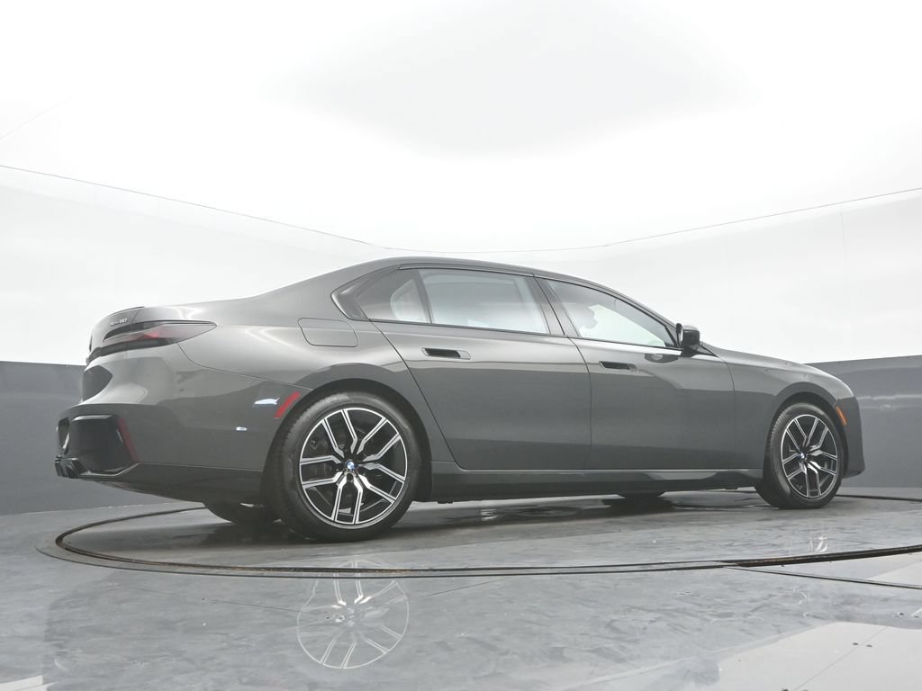 Used 2023 BMW i7 xDrive60 AWD/4WD image 32