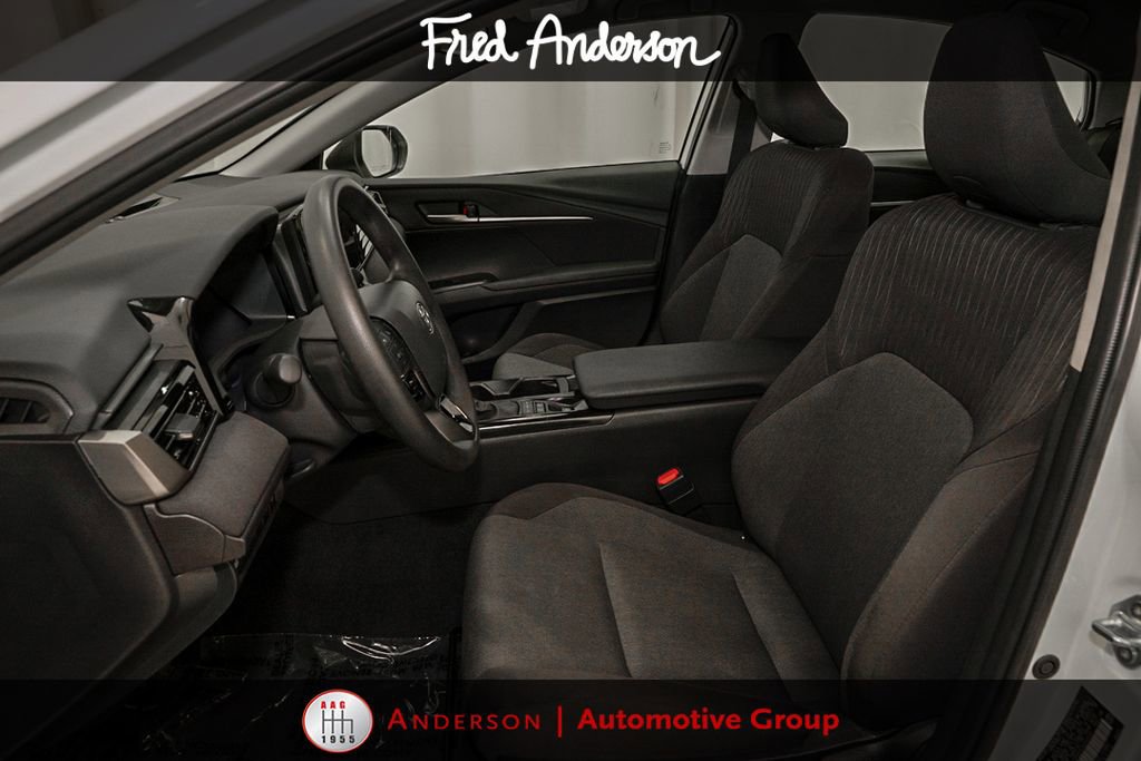 Used 2025 Toyota Camry LE FWD image 10