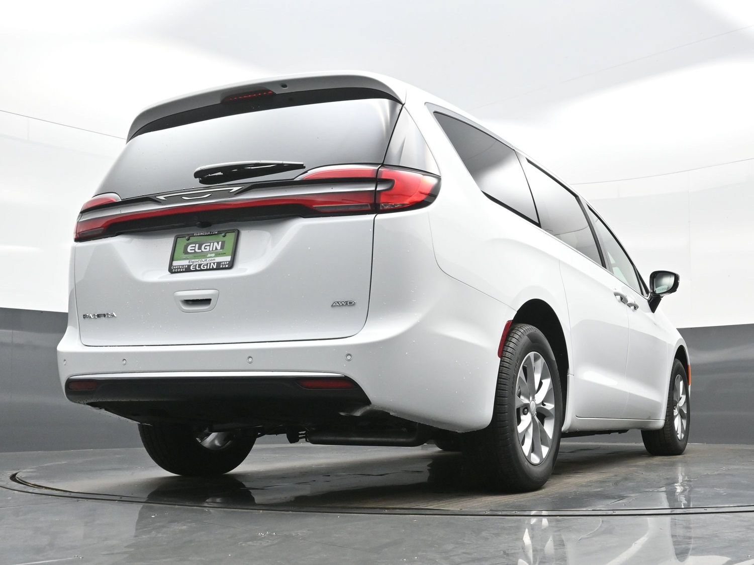 New 2027 Chrysler Pacifica Select AWD/4WD image 19