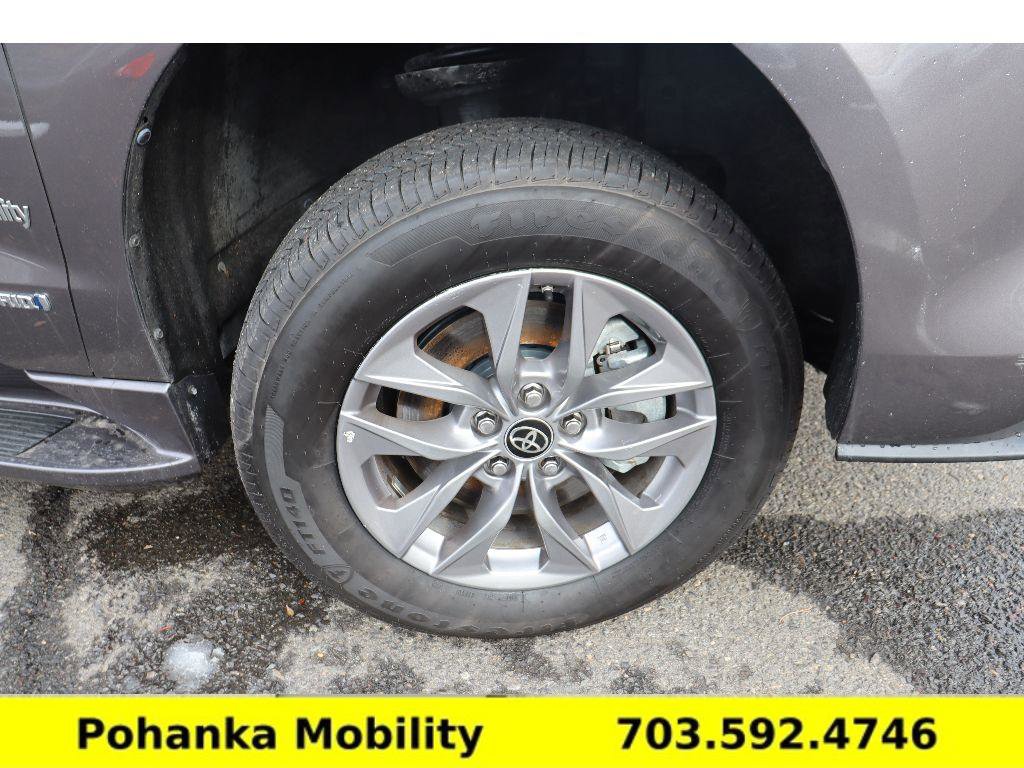 Used 2021 Toyota Sienna XLE w/ XLE Plus Package image 31