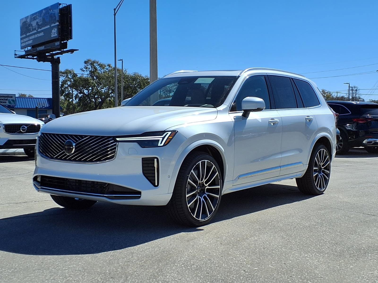 New 2026 Volvo XC90 B6 Ultra w/ Lounge Package AWD/4WD image 3