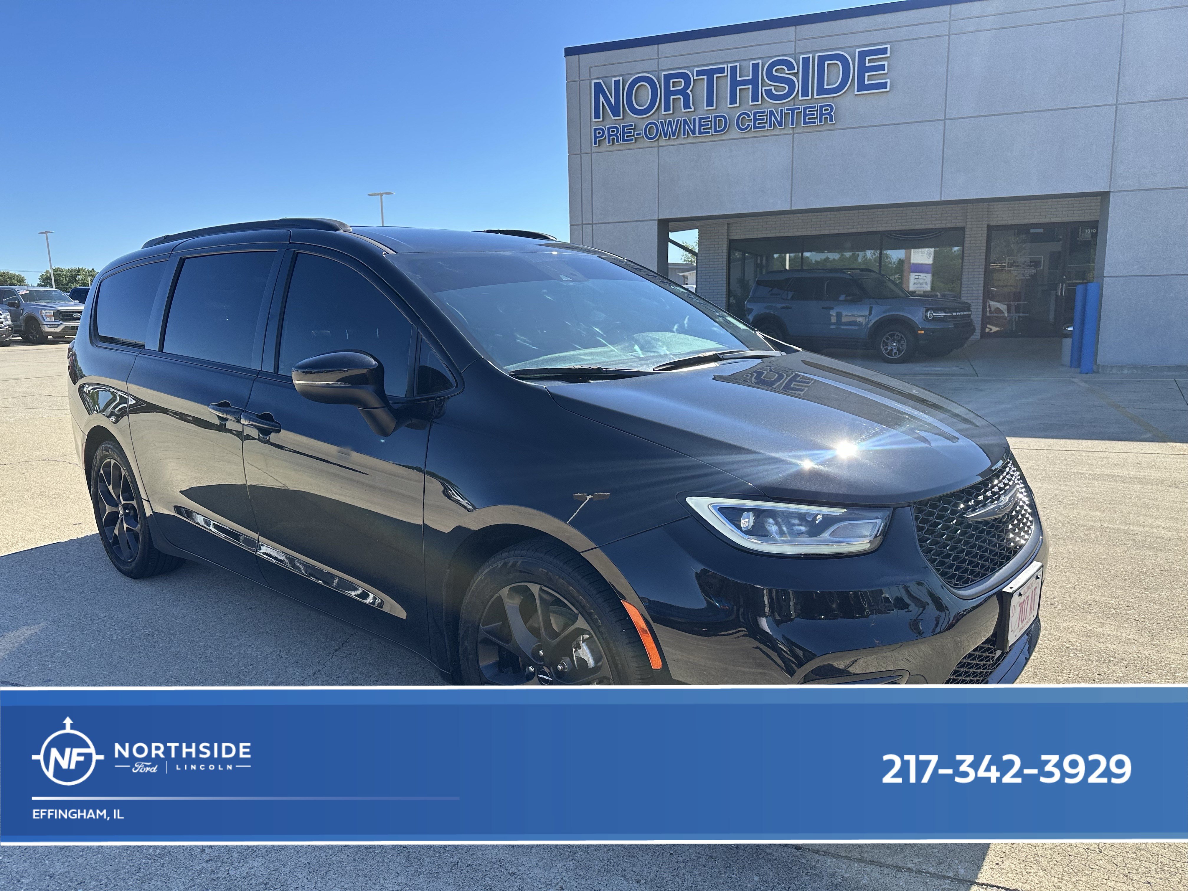 Used 2023 Chrysler Pacifica Touring-L w/ S Appearance Package FWD image 1