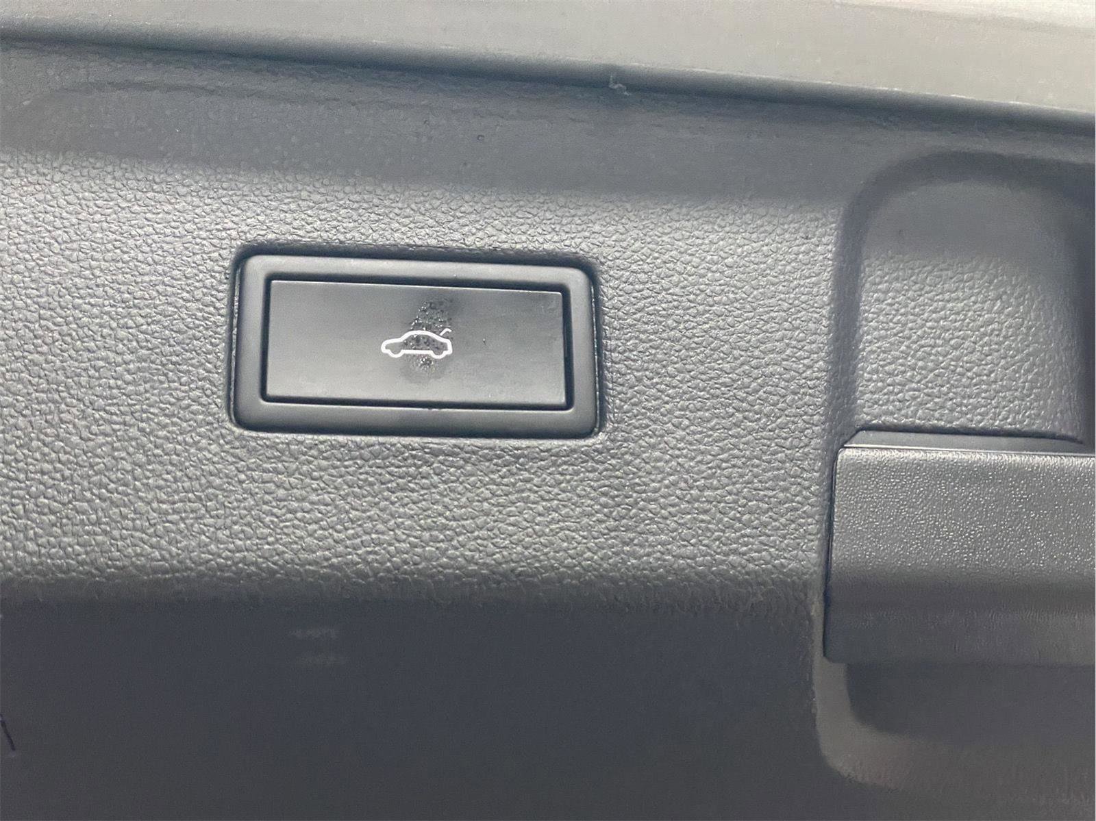 Used 2023 Volkswagen Atlas SE image 10