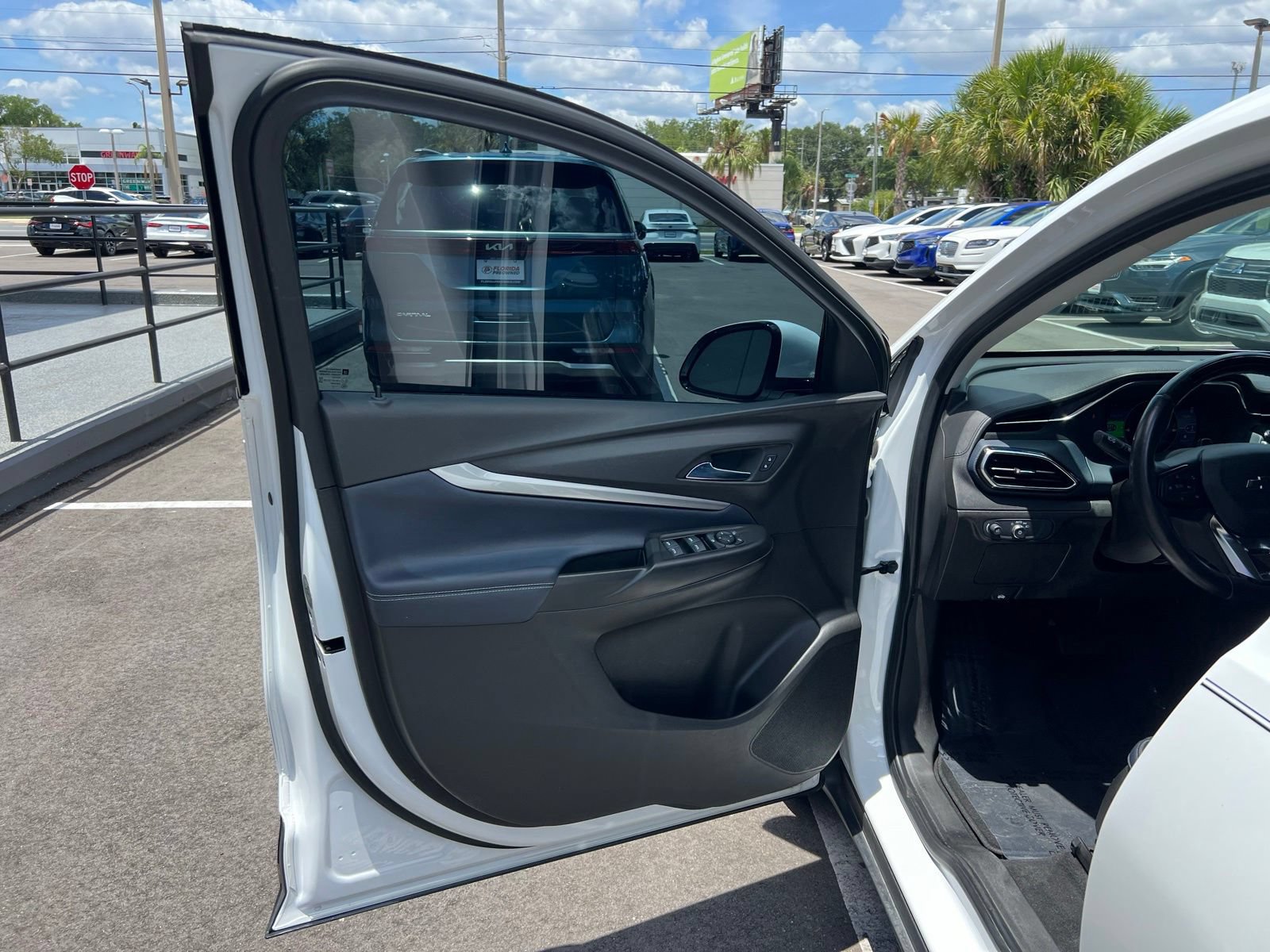 Used 2022 Chevrolet Bolt EUV Premier w/ Super Cruise Package FWD image 23
