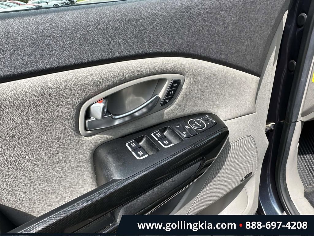 Used 2015 Kia Sedona SX FWD image 16
