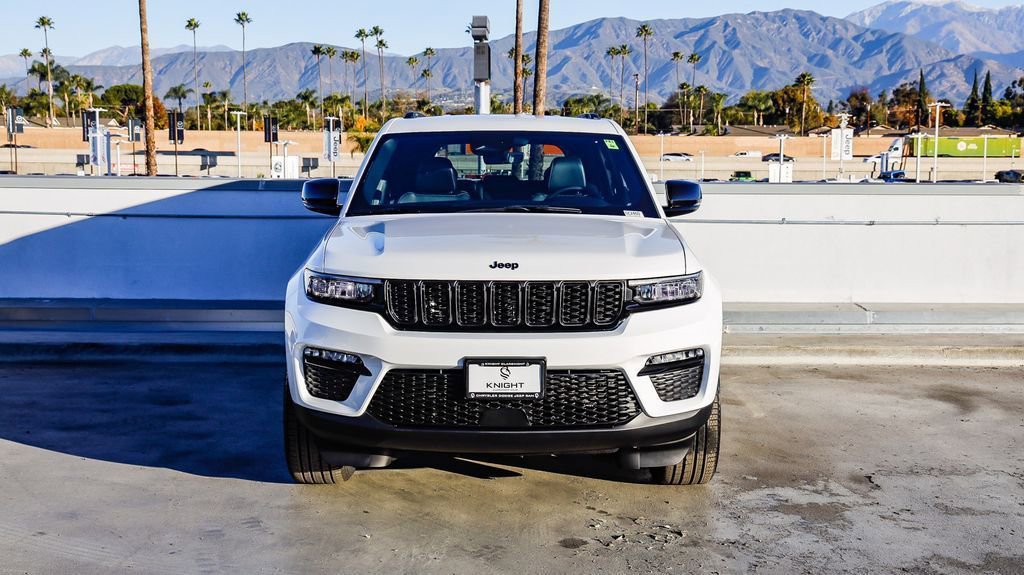 New 2025 Jeep Grand Cherokee Limited w/ Black Appearance Package image 3