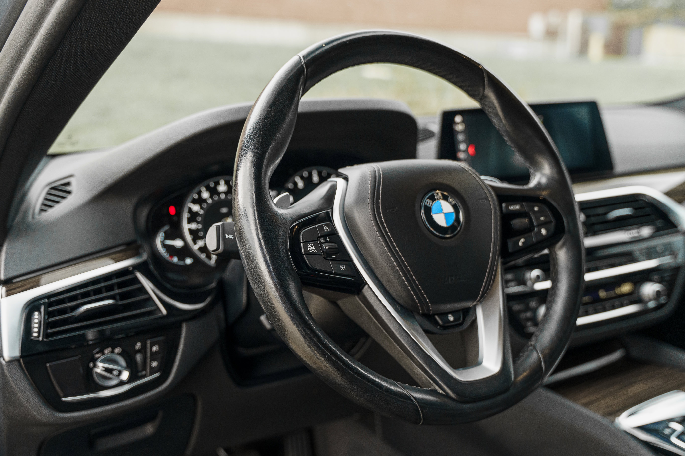 Used 2019 BMW 530i xDrive w/ Convenience Package image 10