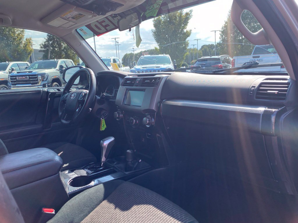 Used 2019 Toyota 4Runner TRD Off-Road AWD/4WD image 33