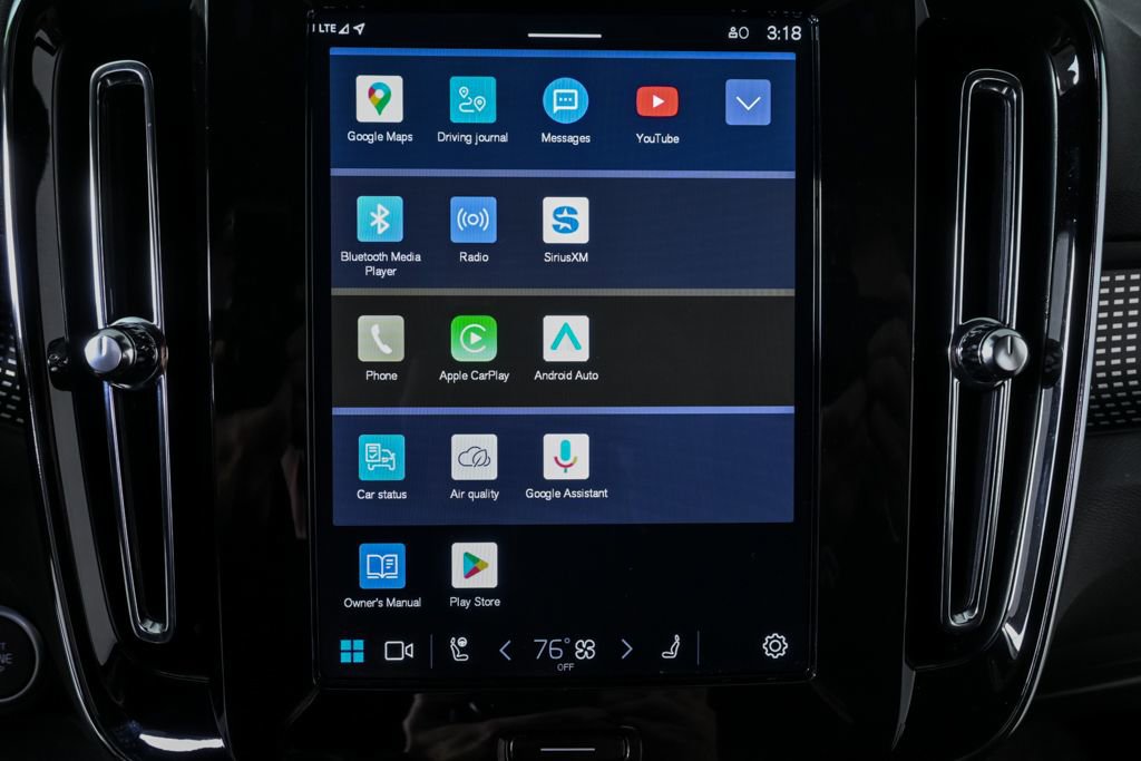 Certified 2025 Volvo XC40 B5 Plus image 15