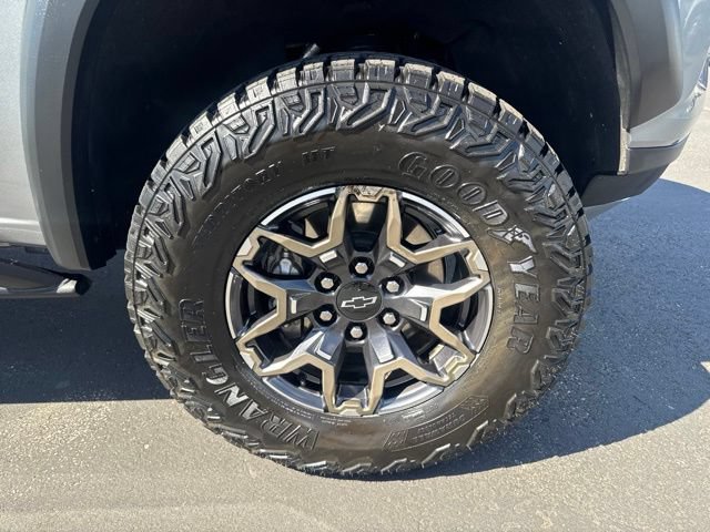 Used 2026 Chevrolet Colorado ZR2 w/ Technology Package AWD/4WD image 9