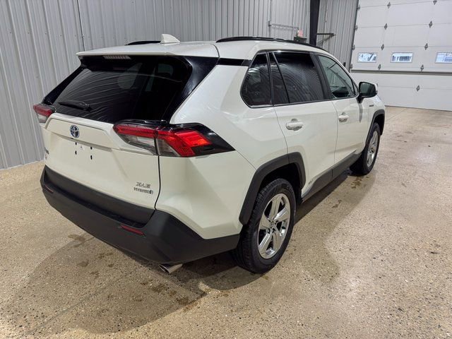 Used 2021 Toyota RAV4 XLE Premium image 6