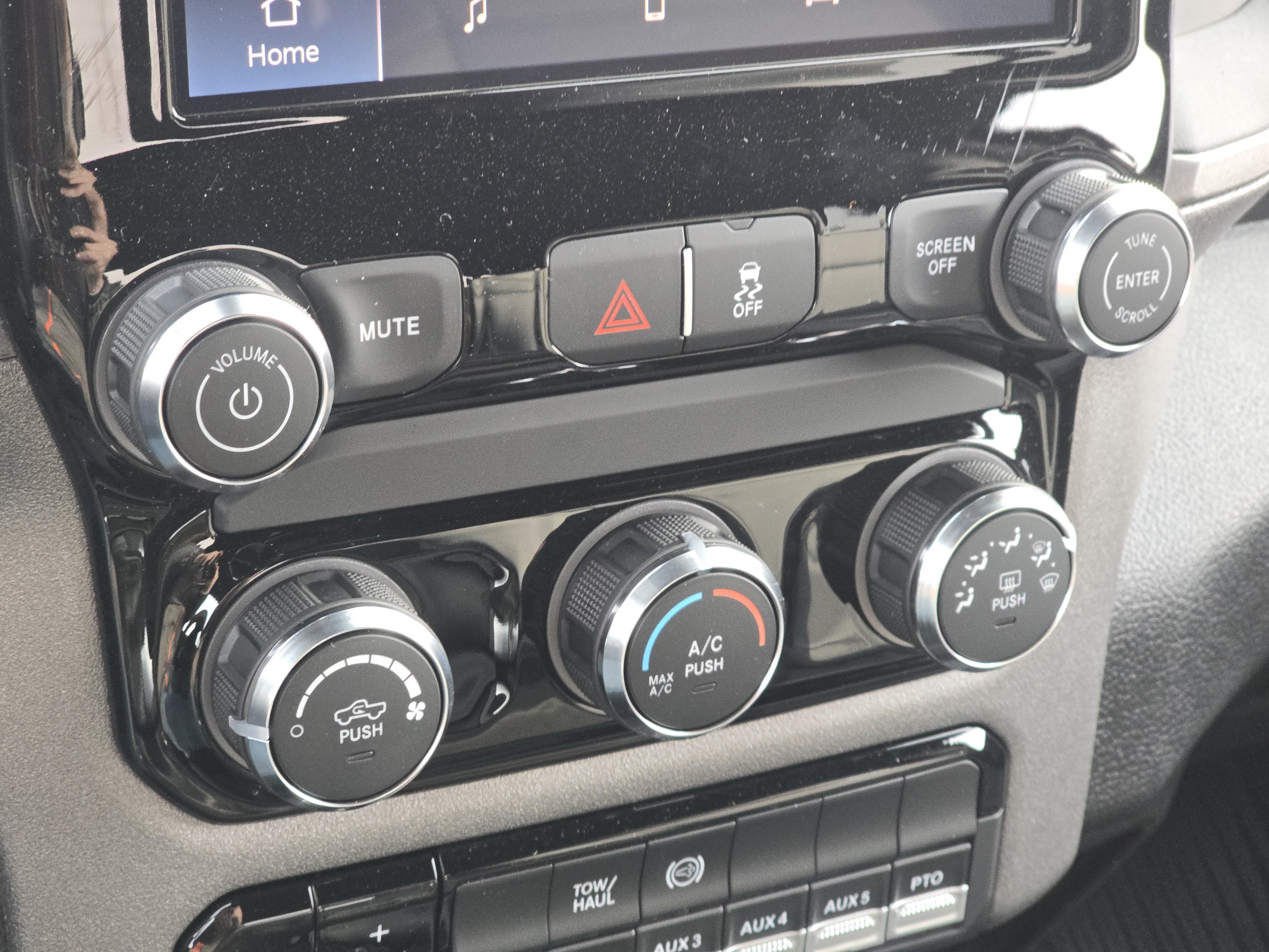 New 2026 RAM 5500 Tradesman w/ Chrome Appearance Group AWD/4WD image 29