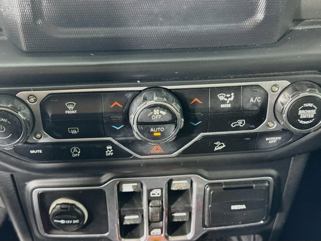 Used 2018 Jeep Wrangler Unlimited Sahara AWD/4WD image 19