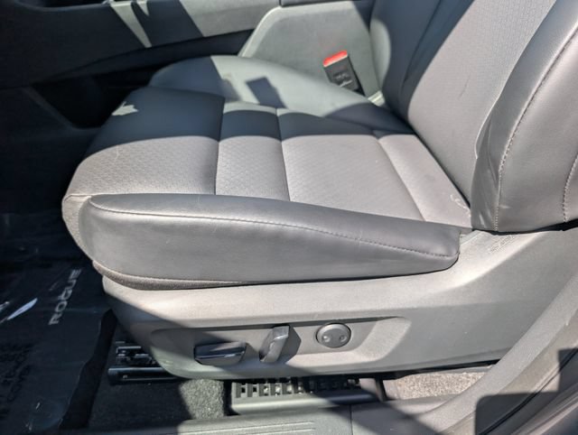 Used 2023 Nissan Rogue SV w/ SV Premium B Package FWD image 22