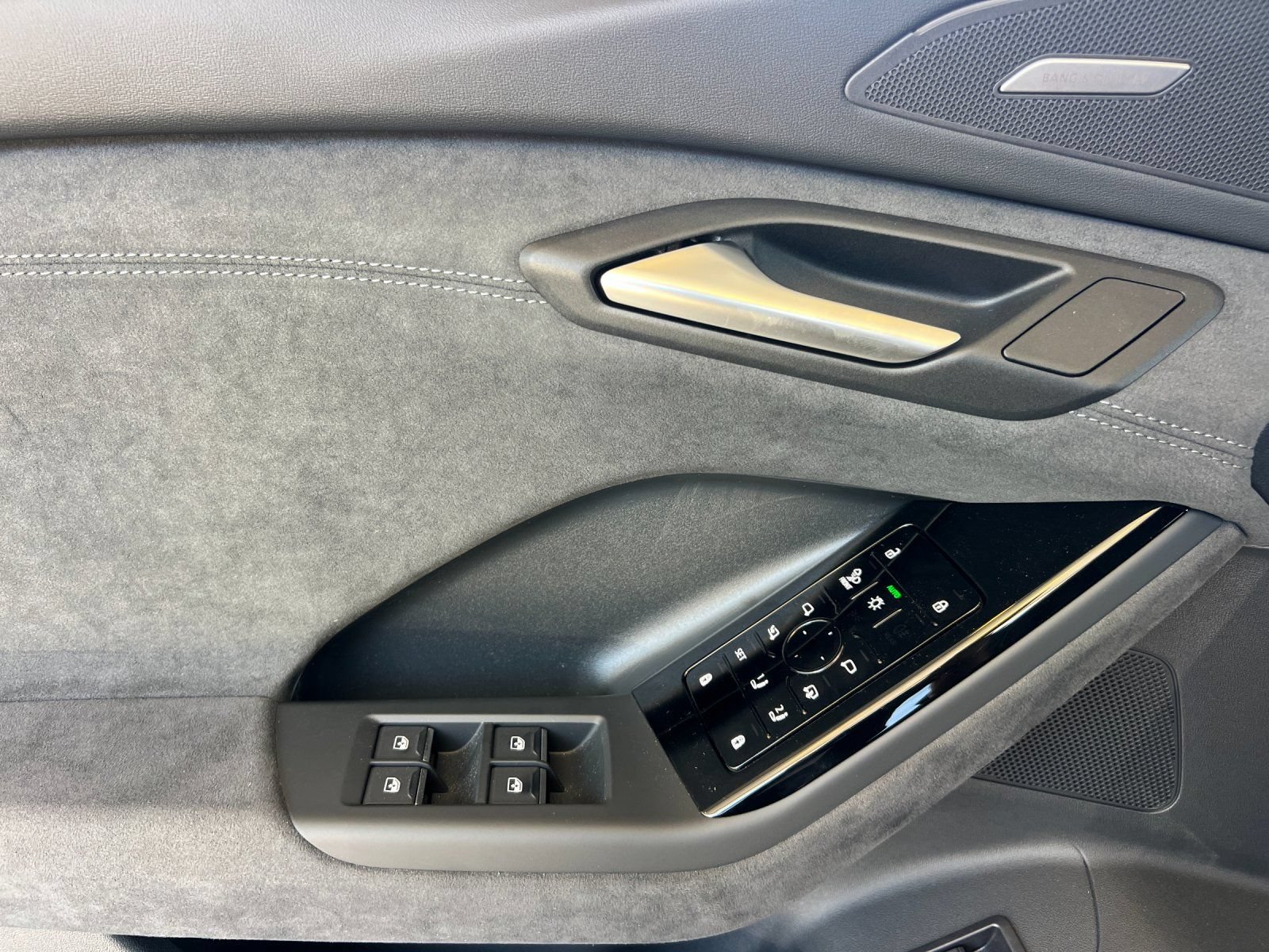 New 2027 Audi SQ6 e-tron Premium Plus AWD/4WD image 11