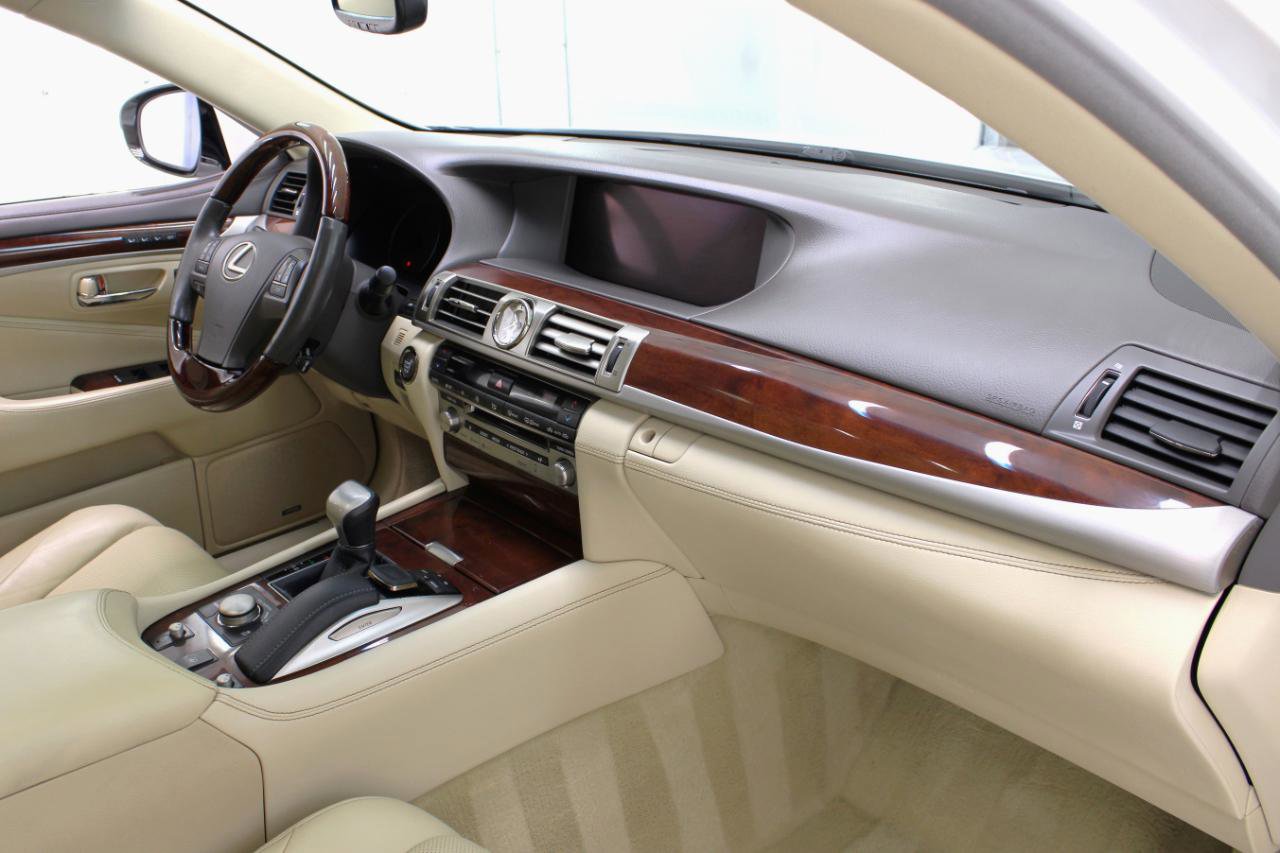 Used 2016 Lexus LS 460 w/ Comfort Package image 47