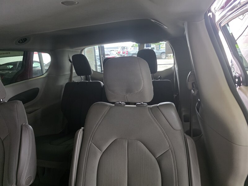 Used 2021 Chrysler Voyager LX FWD image 12