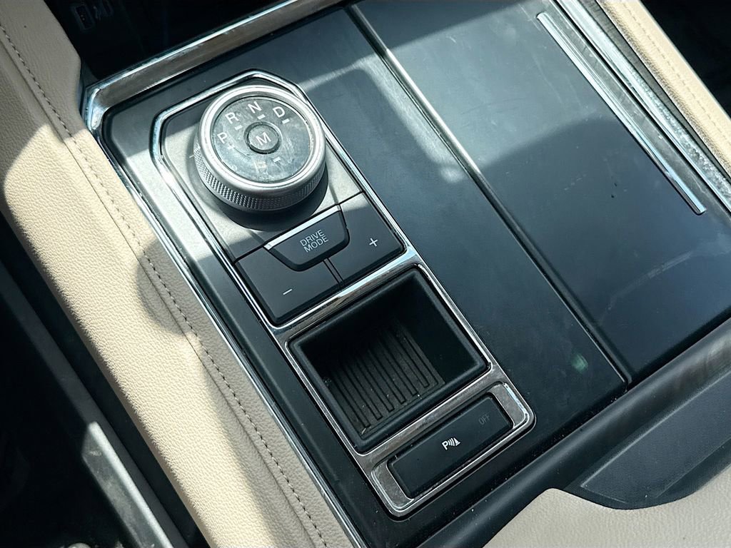 Used 2024 Ford Expedition XLT image 17