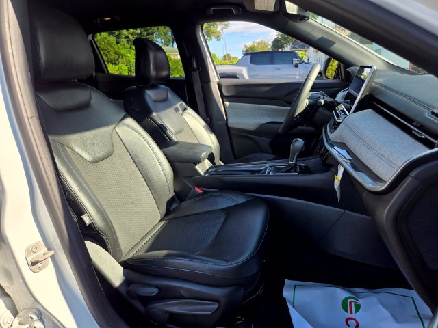 Used 2024 Jeep Compass Latitude AWD/4WD image 21