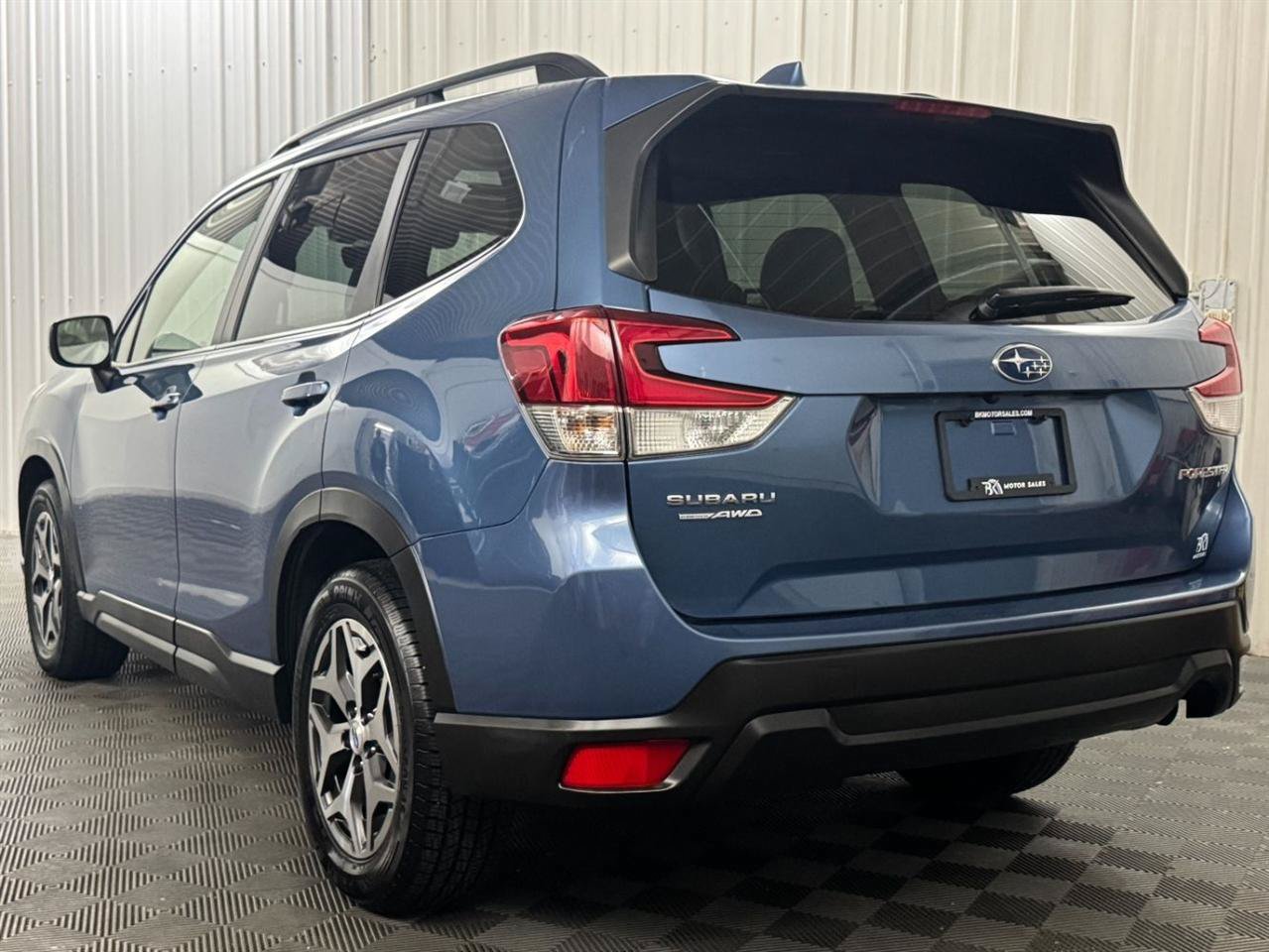 Used 2019 Subaru Forester Premium AWD/4WD image 3