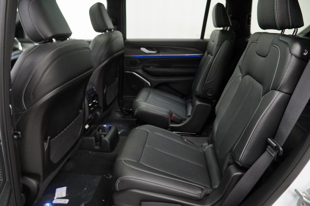 New 2025 Jeep Grand Cherokee L Overland image 17