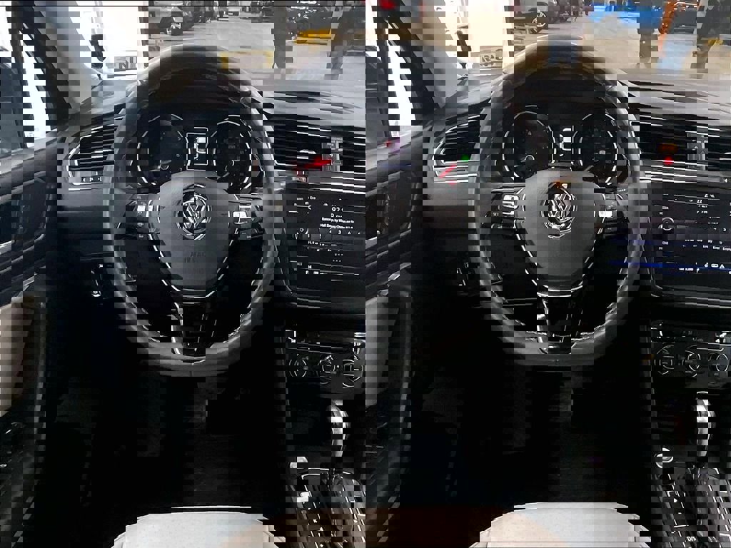 Used 2021 Volkswagen Tiguan SE AWD/4WD image 17