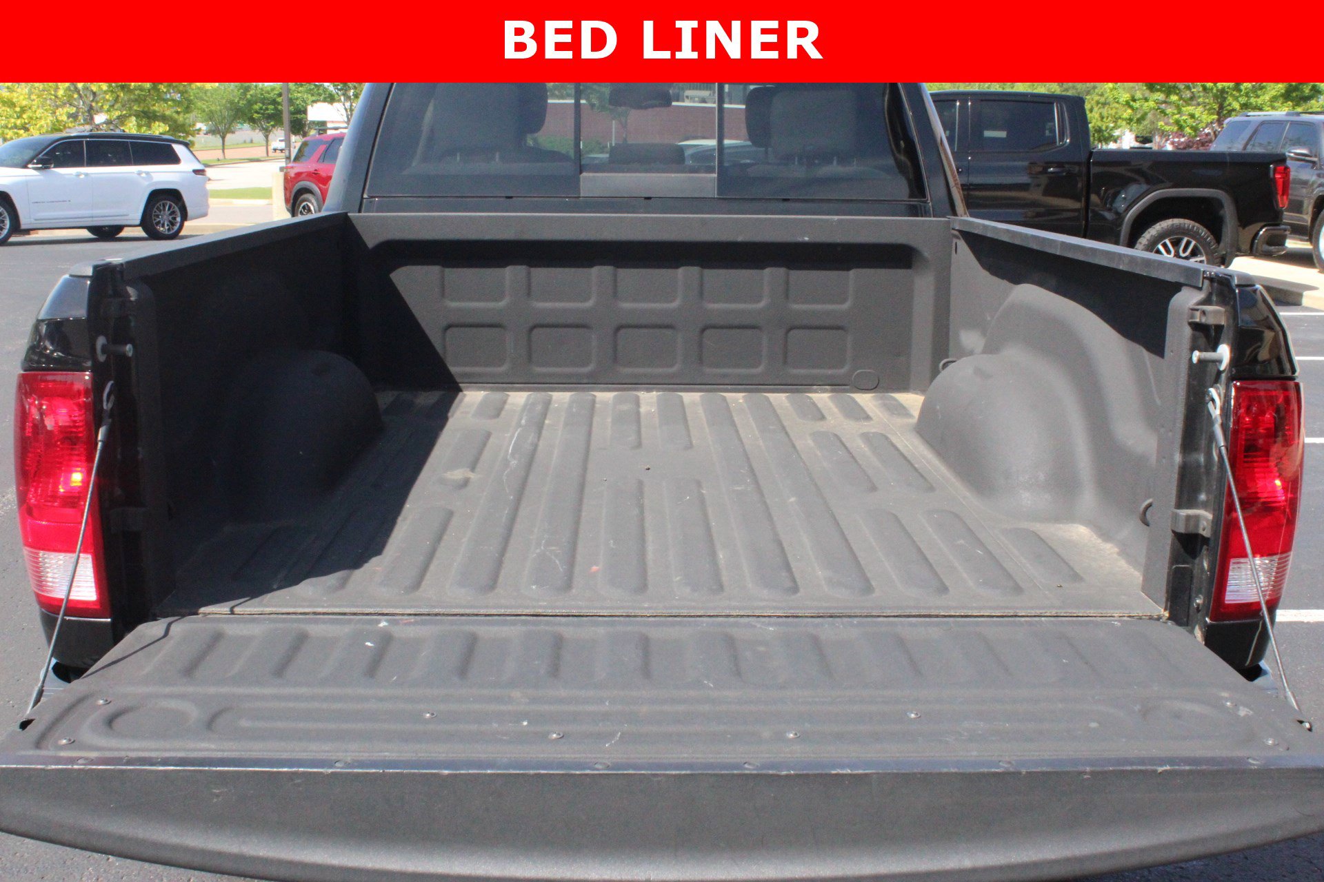 Used 2020 RAM 1500 Classic SLT w/ Luxury Group RWD image 8