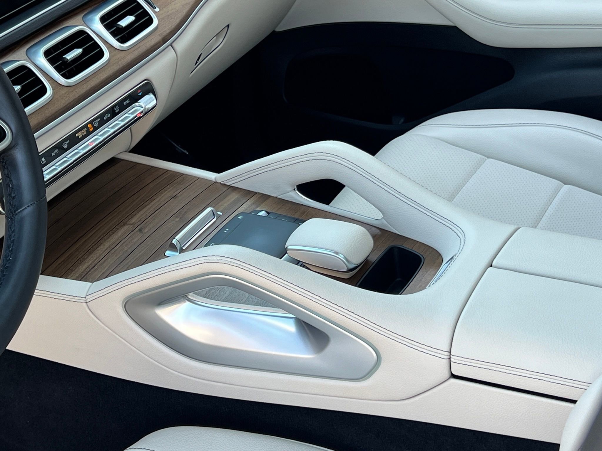 Used 2022 Mercedes-Benz GLE 450 4MATIC image 33