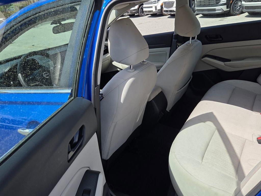 Used 2025 Nissan Altima 2.5 SV image 7