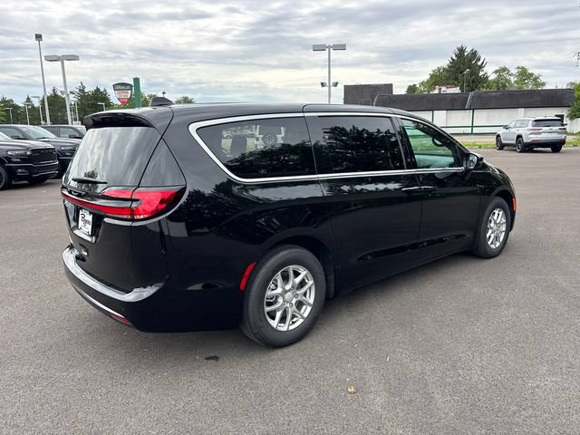 New 2027 Chrysler Pacifica Select w/ Family Tech Group FWD image 31