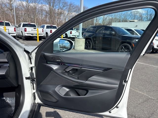 Used 2024 BMW i5 eDrive40i w/ M Sport Package RWD image 30
