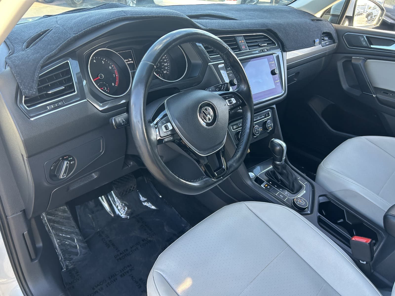 Used 2018 Volkswagen Tiguan SE AWD/4WD image 21
