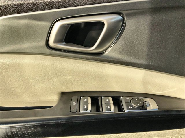 Used 2024 Kia Carnival LX image 13