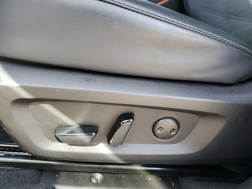 Used 2025 Mitsubishi Outlander SE image 17