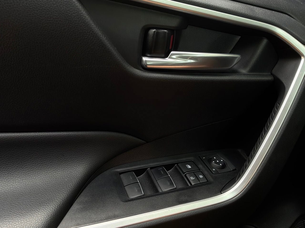 Used 2024 Toyota RAV4 AWD Hybrid image 24