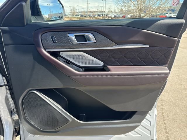 Used 2025 Ford Explorer Platinum w/ LUX Leather Package AWD/4WD image 18
