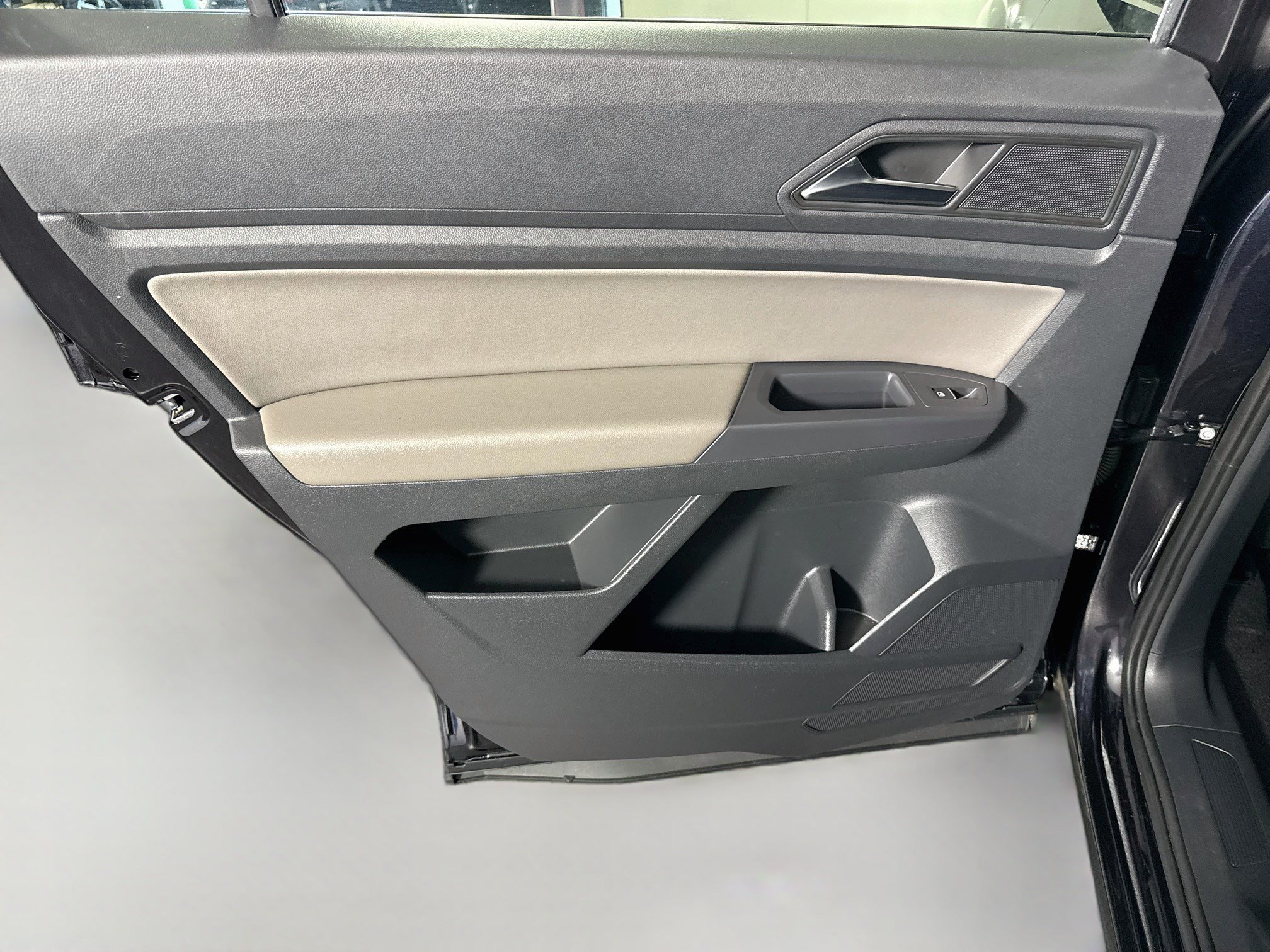 Used 2021 Volkswagen Atlas S FWD image 25